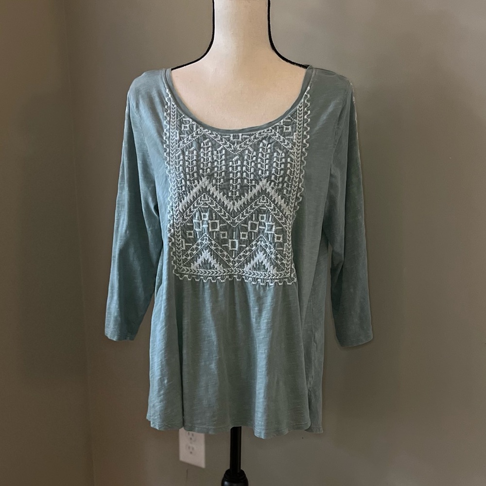 Embroidered 3/4 Sleeve Tee